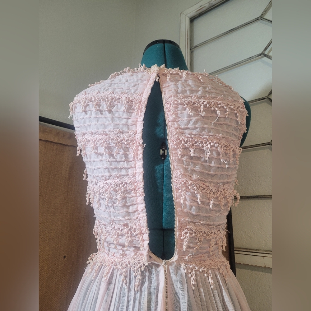 Vintage 1950's Light Pink CARLYE Boot Neck Cotton Lace Bodice Formal Midi Dress. - Picture 6 of 13
